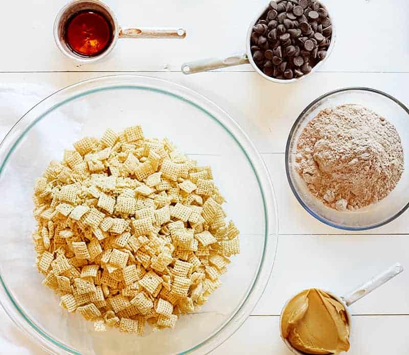 Add this Brownie Puppy Chow recipe to get that brownie fix without turning on the oven brownie puppy chow, puppy chow, chex cereal, rice chex, brownie mix, muddie buddies, brownie muddy buddies ingredients for Brownie Puppy Chow